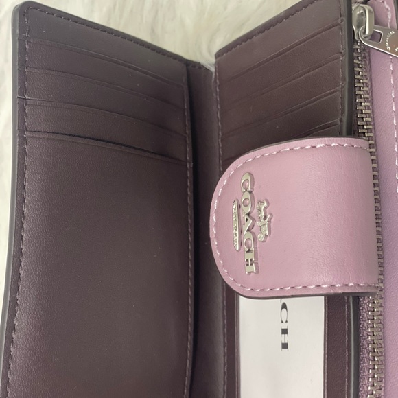 NWT COACH CZ341 Medium Corner Zip Wallet in Signature Leather Jasmine - Picture 11 of 12